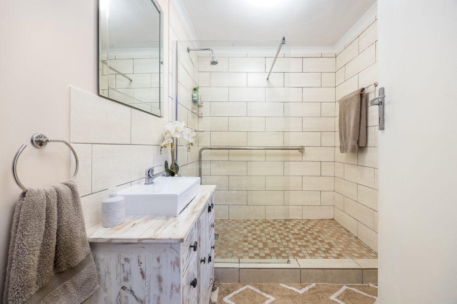 6 Bedroom Property for Sale in Brackenfell South Western Cape